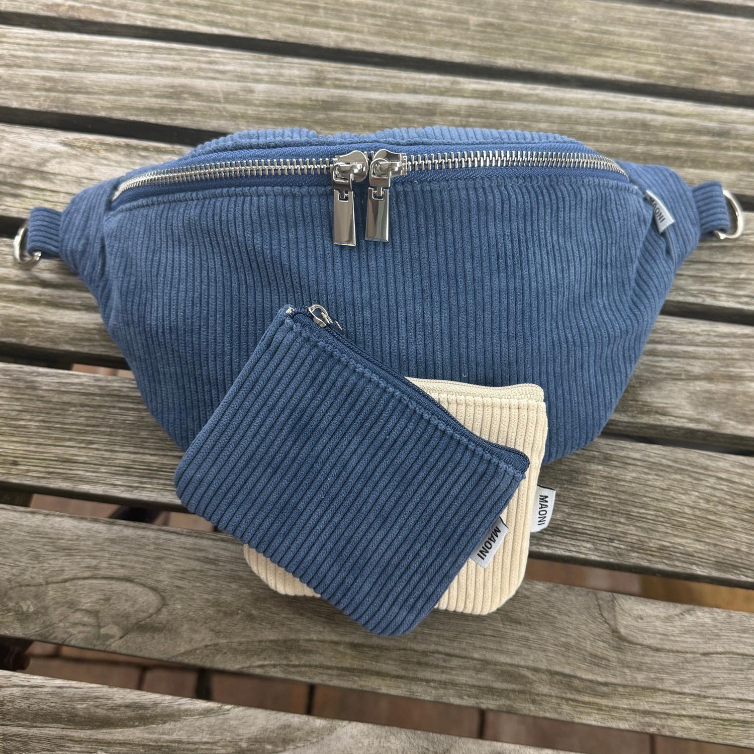 zwei Cord Etuis in blau und beige mit blauer Cord Bauchtasche