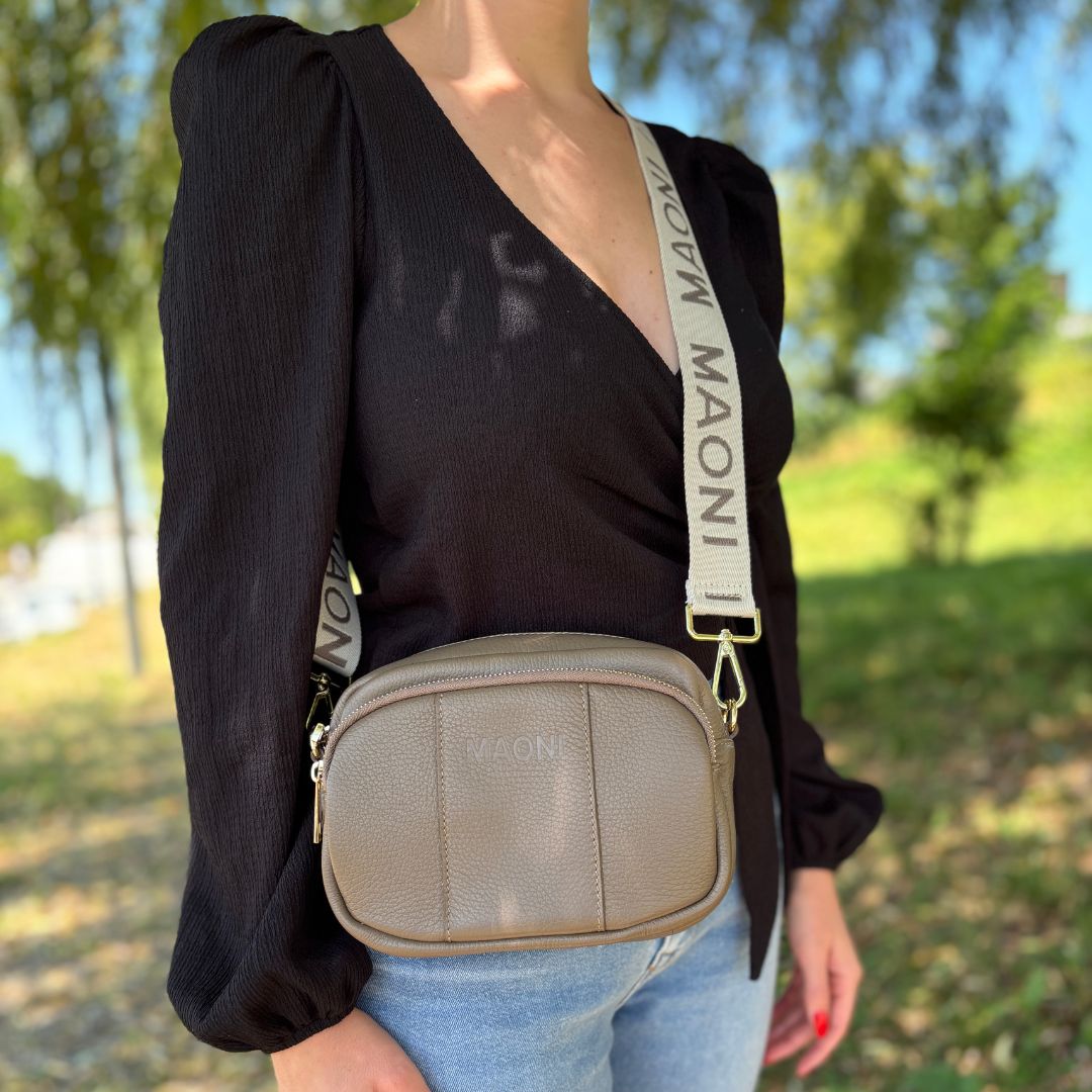 Dunkeltaupefarbene Umhängetasche für Damen mit Goldverschluss und sichtbarem Handyfach