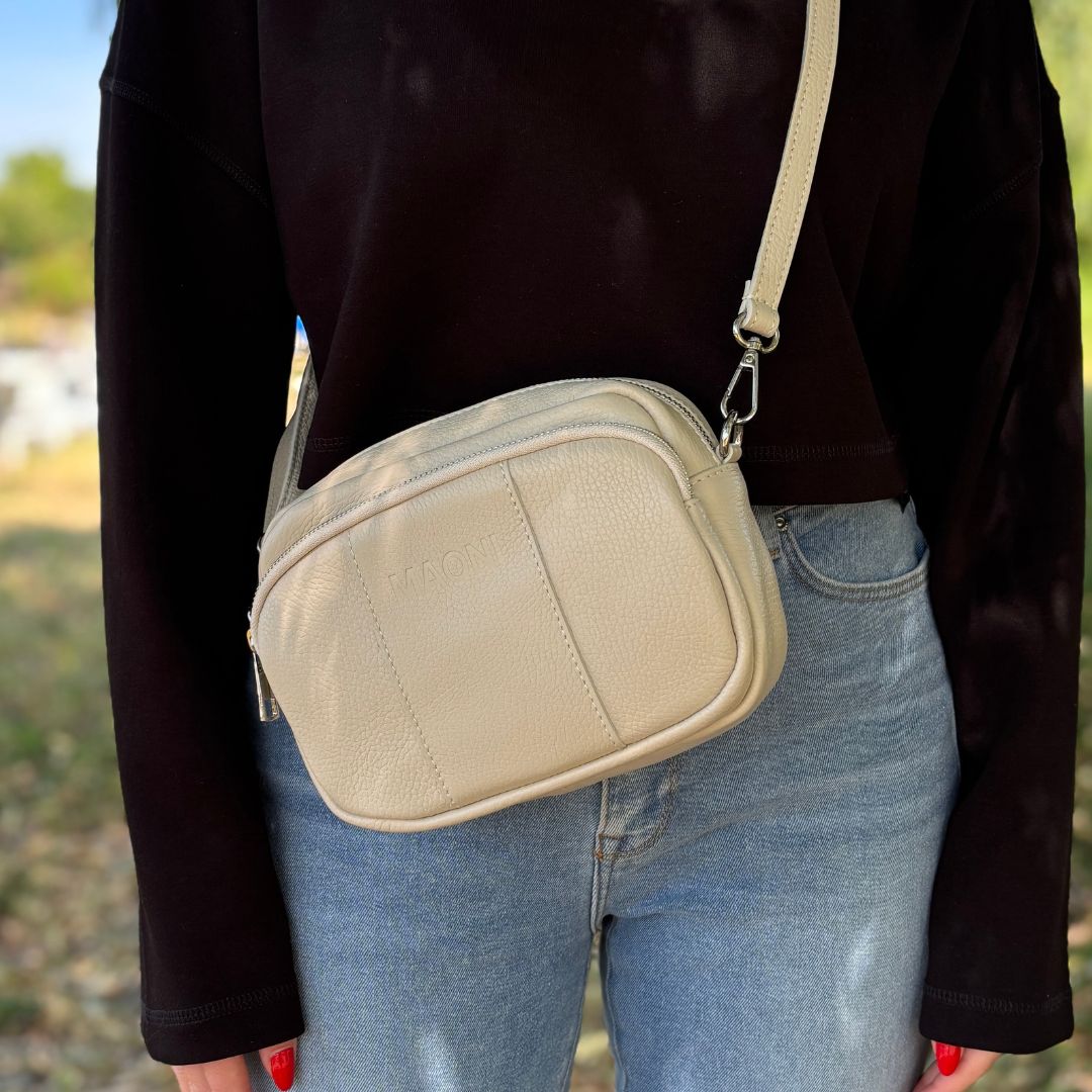 Beigefarbene Crossbody-Tasche mit sichtbarem Frontfach