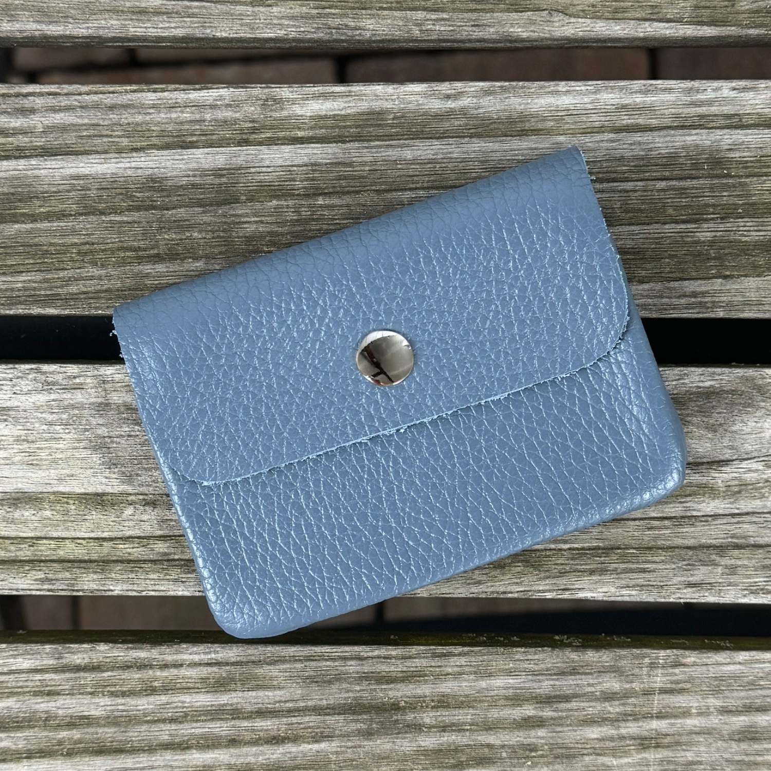 blaue Geldbörse aus Leder