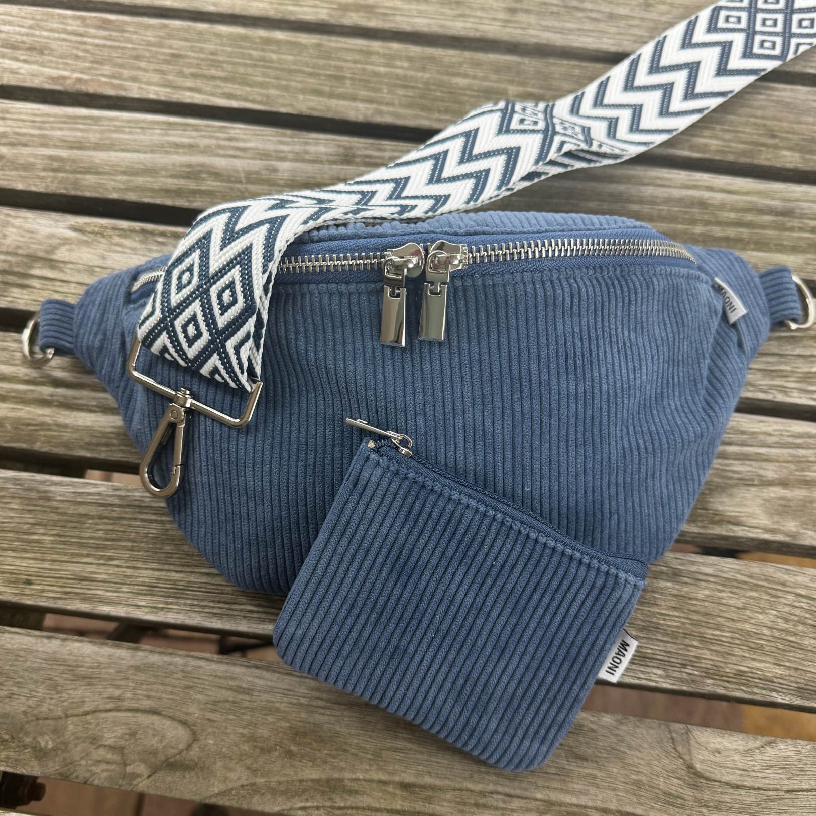 blaues cord etui mit blauer Cord Börse und gemustertem Gurt