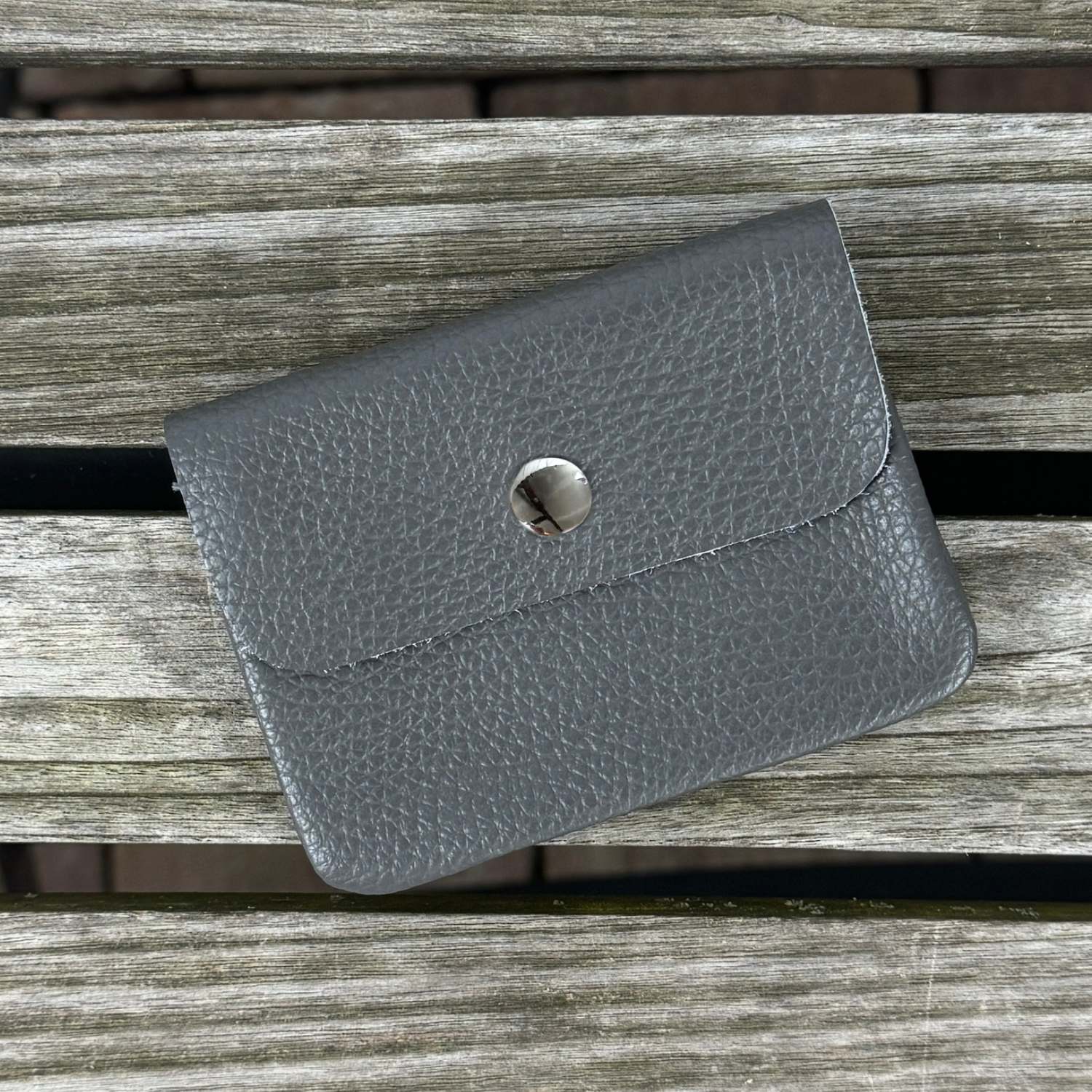 kleine Geldbörse dunkelgrau aus Leder