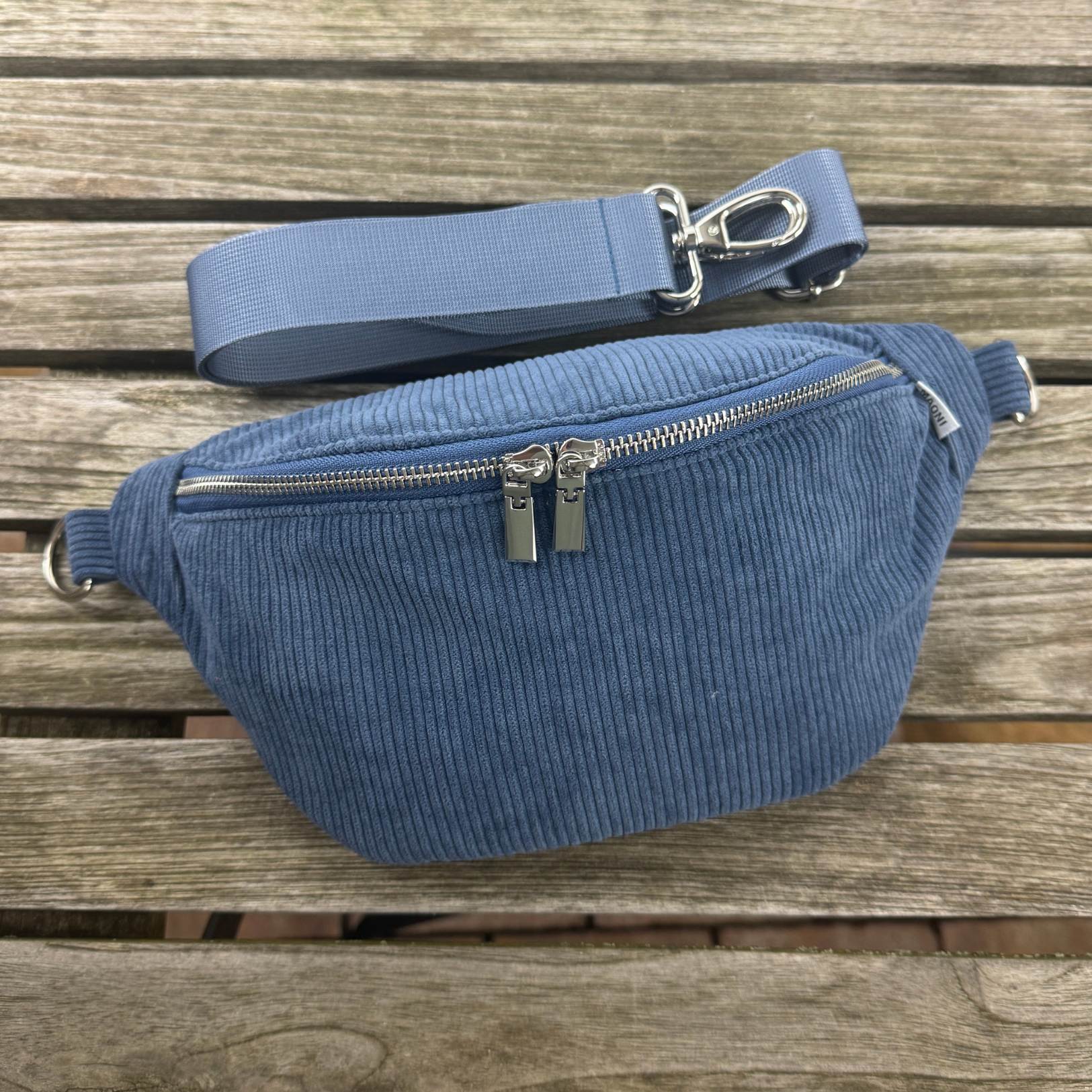 Cord Bauchtasche in der Farbe blau