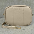 crossbody tasche mit gold Verschluss