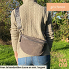 sac banane en daim grand gris foncé porté